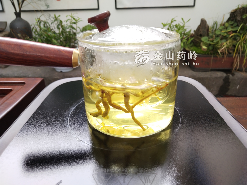以石斛,麦冬养阴清热,益胃生津,谷芽消食和中.